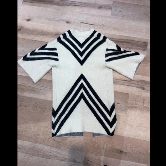 Anthropologie Sleeping On Snow Valia Eyelash Cardigan - Picture 5 of 6